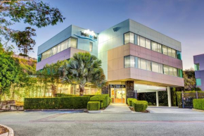 Springfield Lakes Boutique Hotel